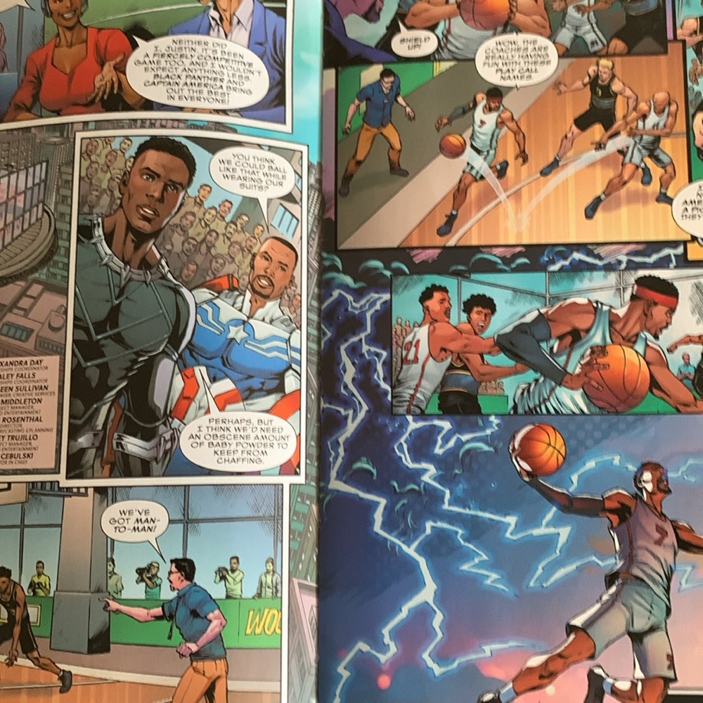Marvel Avengers 1st edition featuring Captain America and Black Panther - Picture 2 of 3